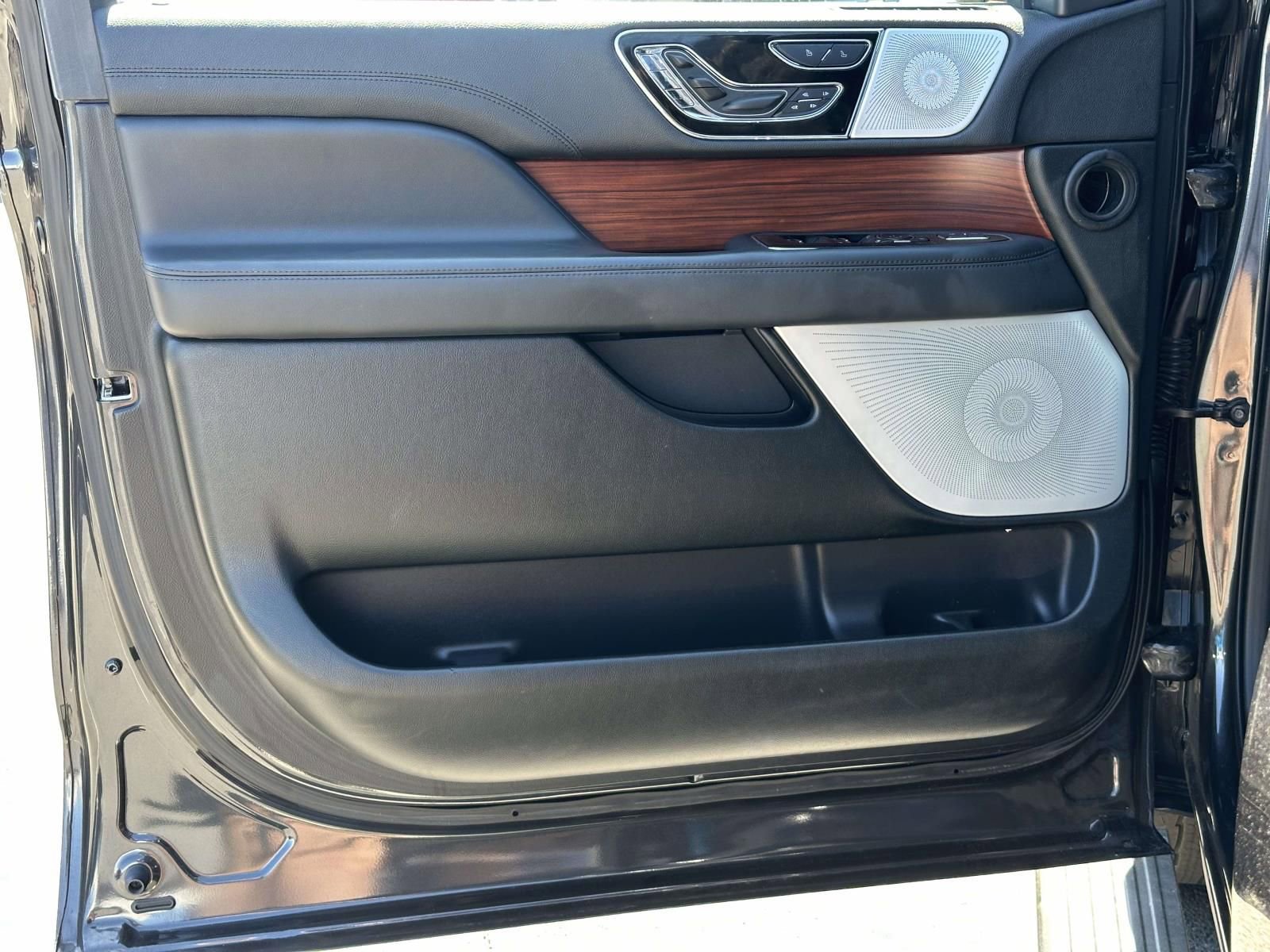 Used 2022 Lincoln Navigator Reserve AWD/4WD image 20