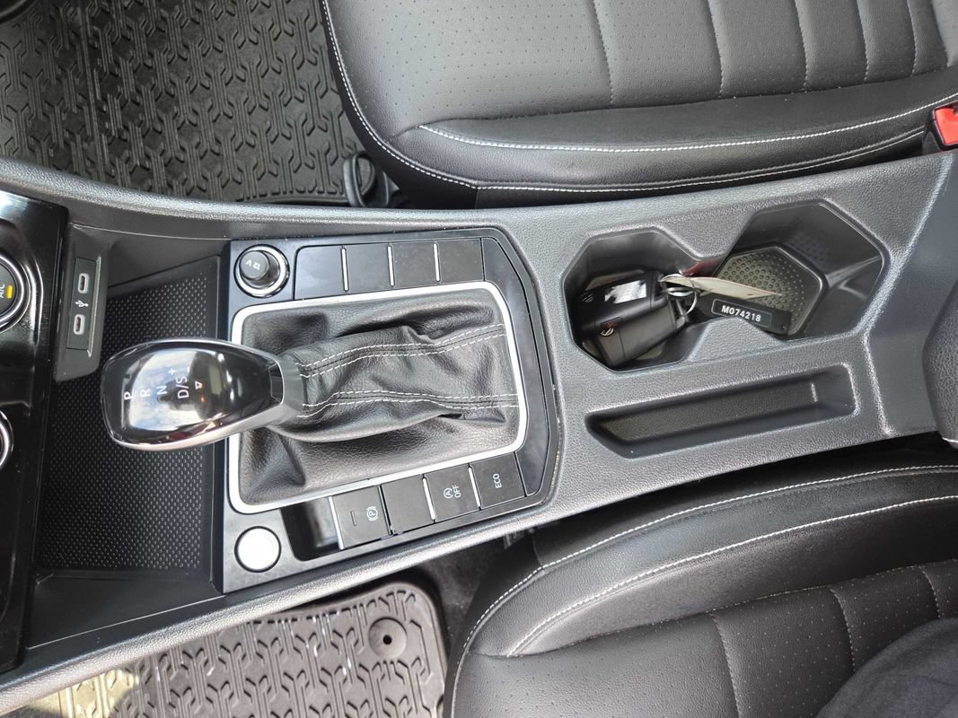 Used 2024 Volkswagen Jetta SE FWD image 23