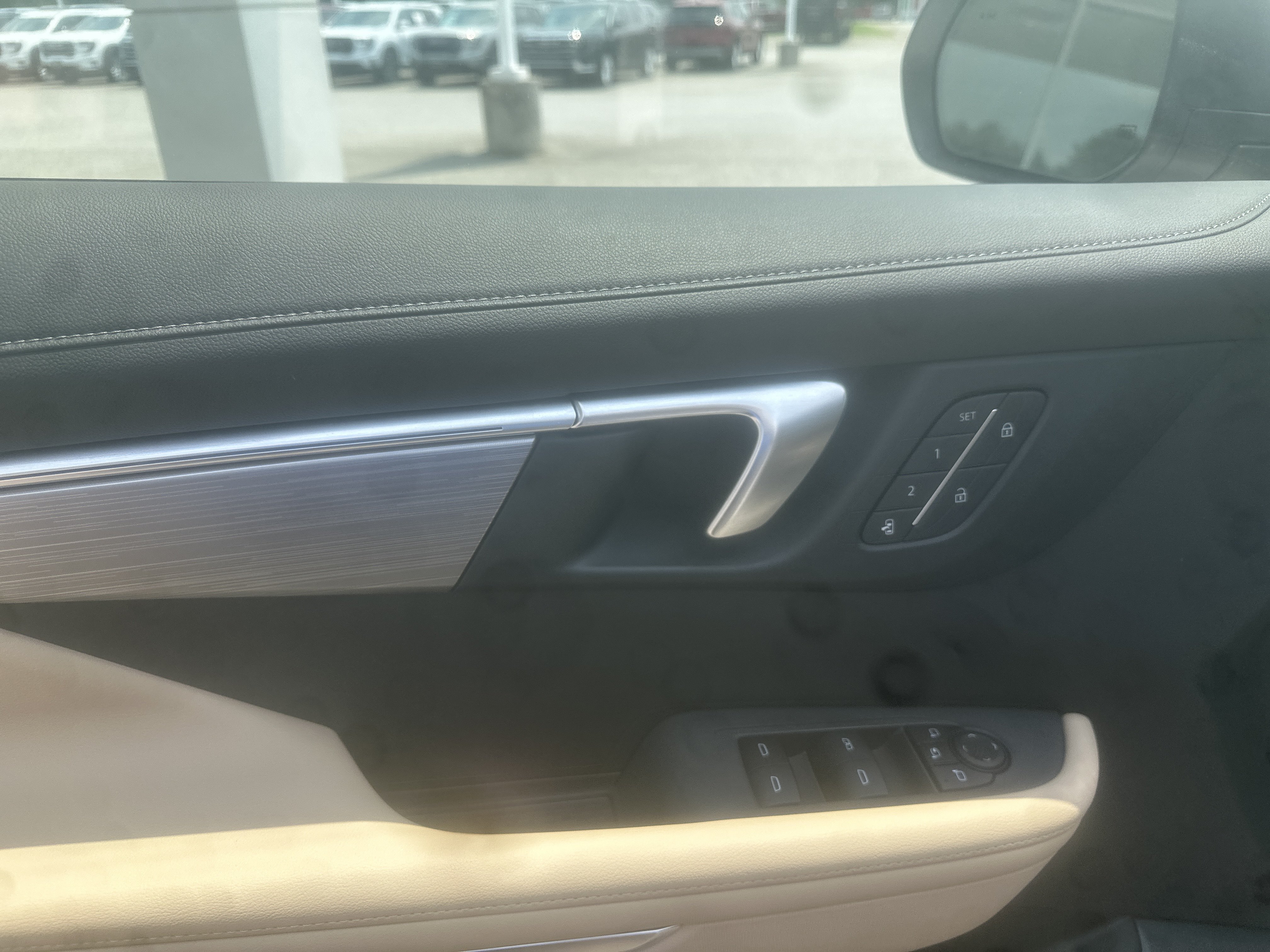 Used 2025 Buick Enclave Preferred w/ Power Package FWD image 15