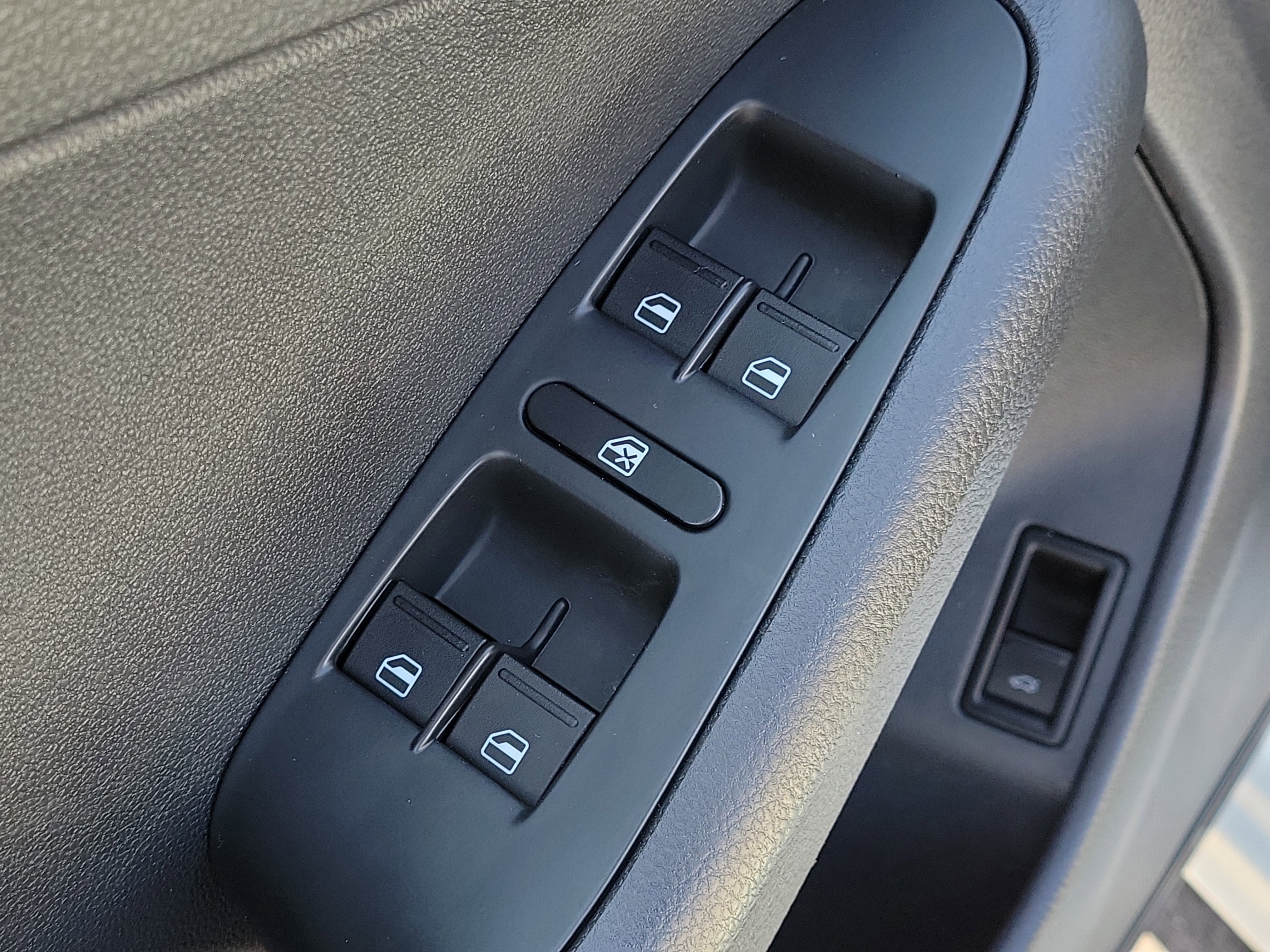 Used 2015 Volkswagen Jetta SE FWD image 18