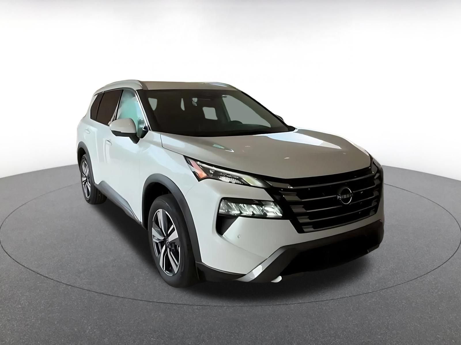 Used 2026 Nissan Rogue SL FWD image 3