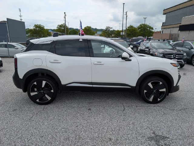 Used 2025 Nissan Kicks SR w/ Illumination Package FWD image 6