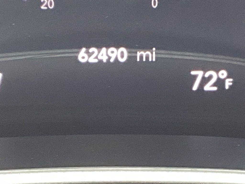 Used 2023 Chrysler Pacifica Touring-L image 4