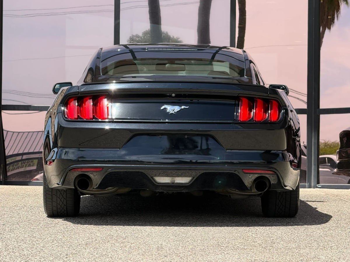 Used 2016 Ford Mustang Coupe RWD image 10
