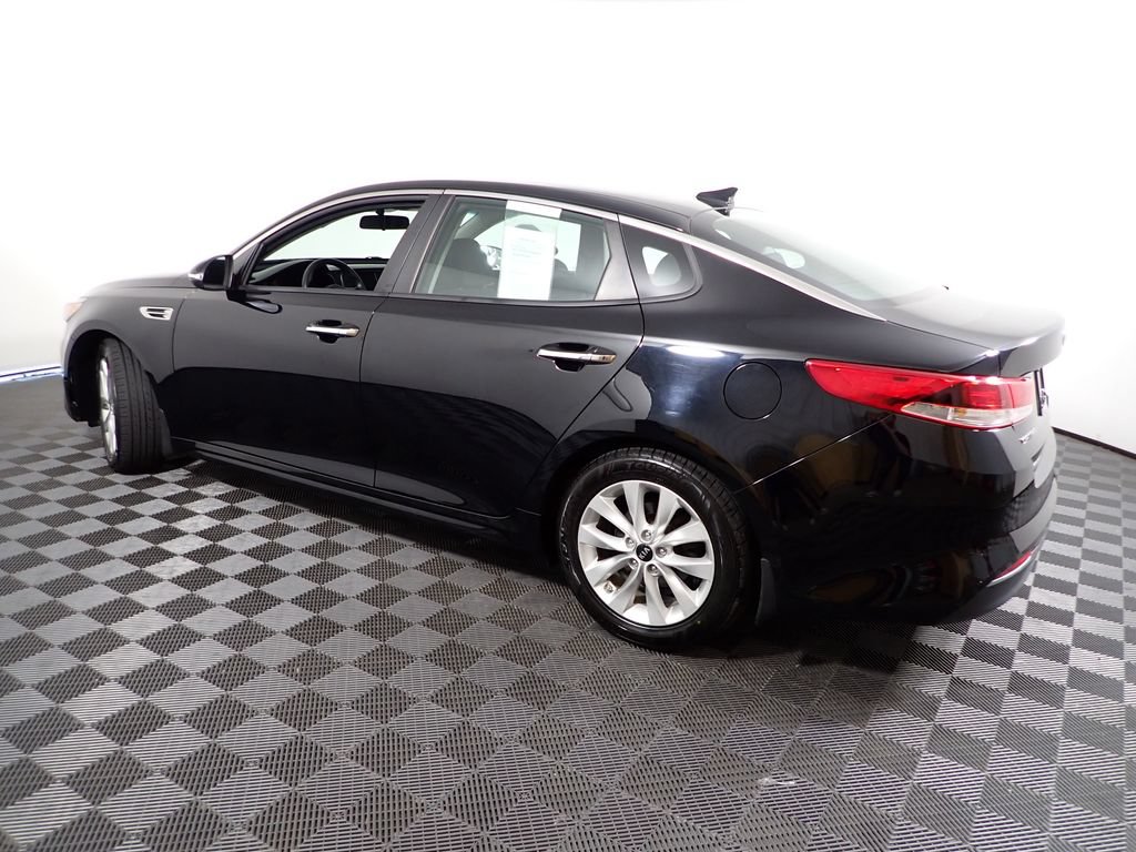 Used 2018 Kia Optima LX w/ 17" Alloy Wheels Package FWD image 10