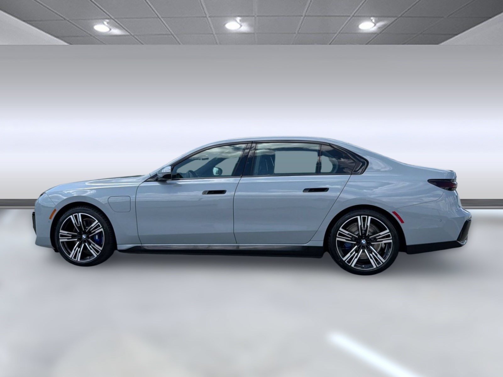 New 2026 BMW 750e xDrive AWD/4WD image 2