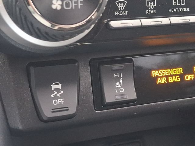 Certified 2022 Toyota RAV4 XLE Premium AWD/4WD image 28