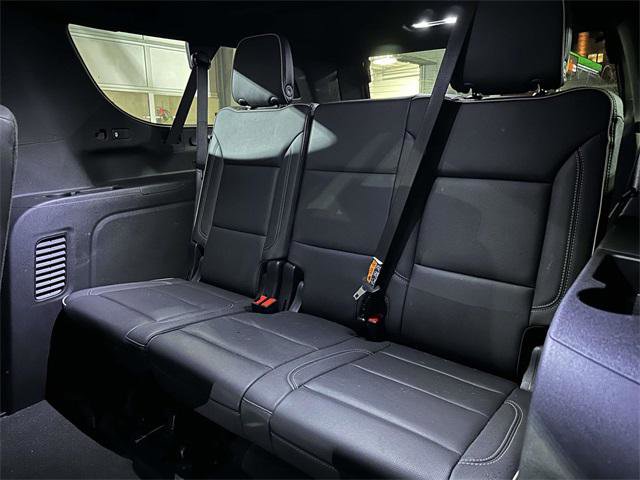 Used 2025 Chevrolet Suburban Premier image 15