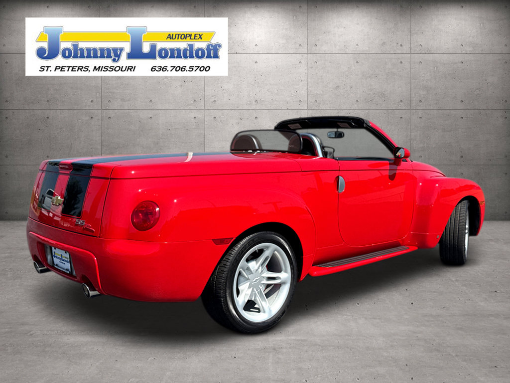 Used 2006 Chevrolet SSR w/ Preferred Equipment Group RWD image 2