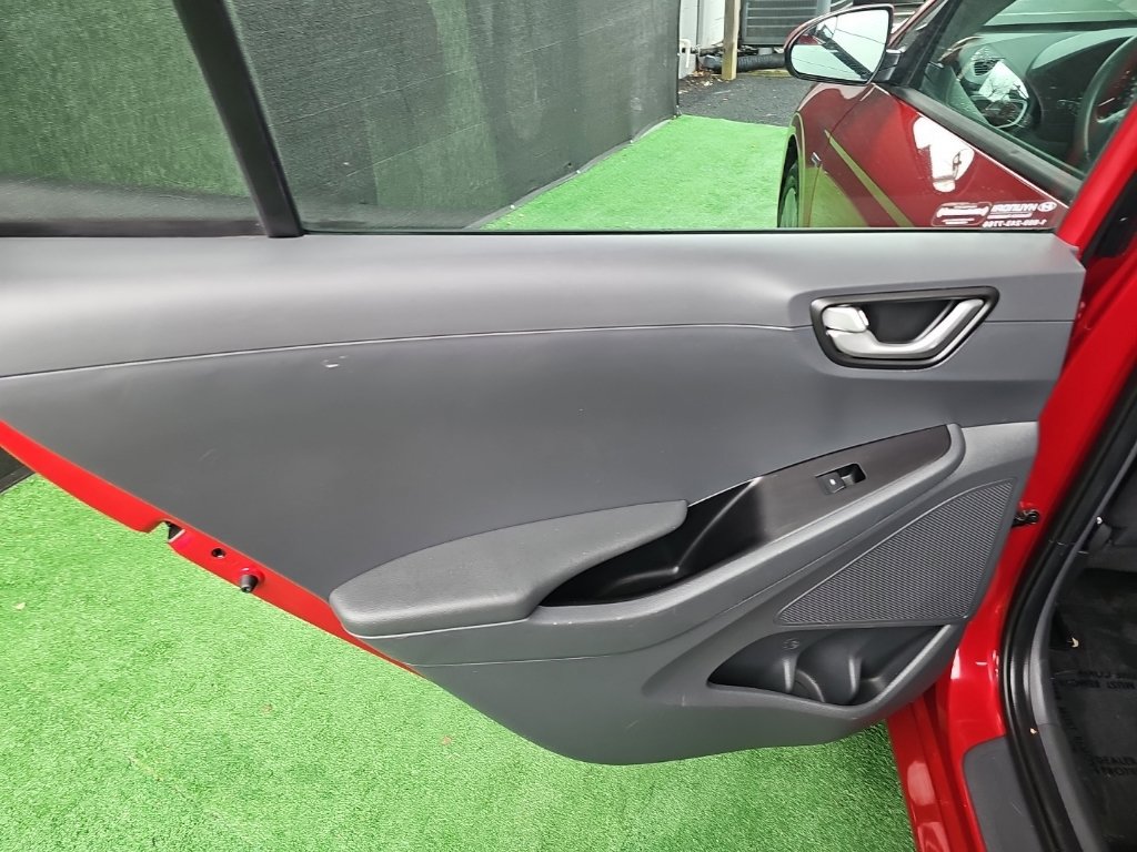 Used 2019 Hyundai Ioniq Blue FWD image 35