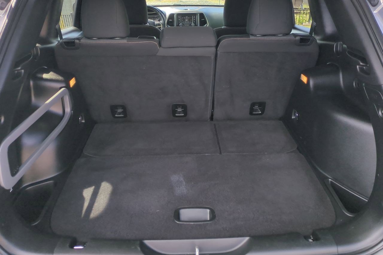 Used 2018 Jeep Cherokee Latitude w/ Altitude Package image 22