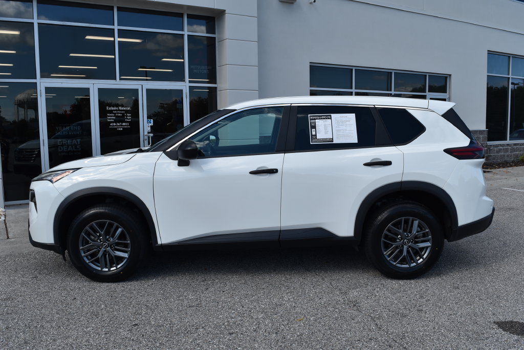 Used 2024 Nissan Rogue S FWD image 4