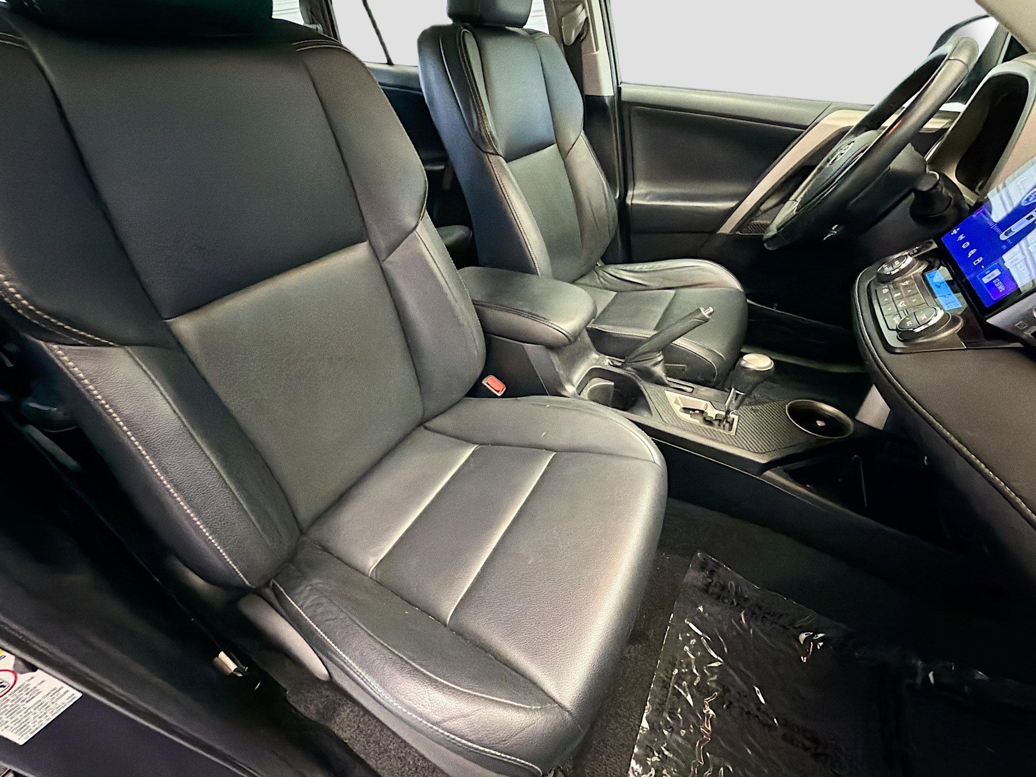 Used 2015 Toyota RAV4 Limited w/ Technology Package FWD image 15