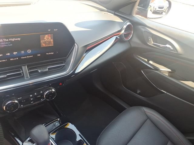 Used 2024 Chevrolet Trax RS w/ Sunroof Package FWD image 24