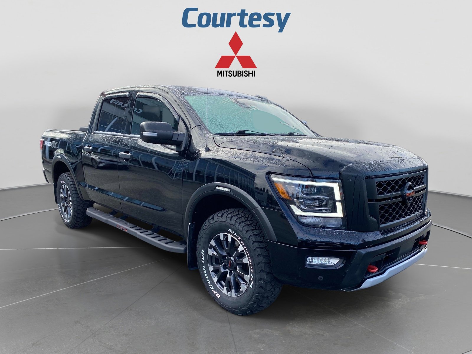 Used 2021 Nissan Titan PRO-4X w/ Pro-4x Convenience Package AWD/4WD image 9
