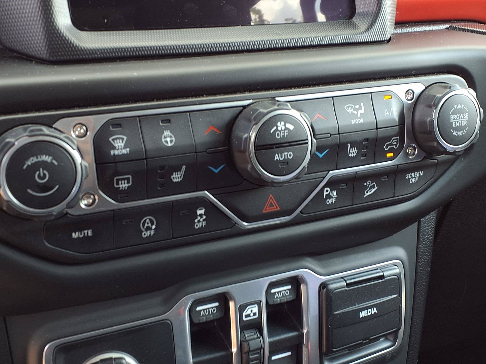 Used 2018 Jeep Wrangler Unlimited Rubicon AWD/4WD image 9