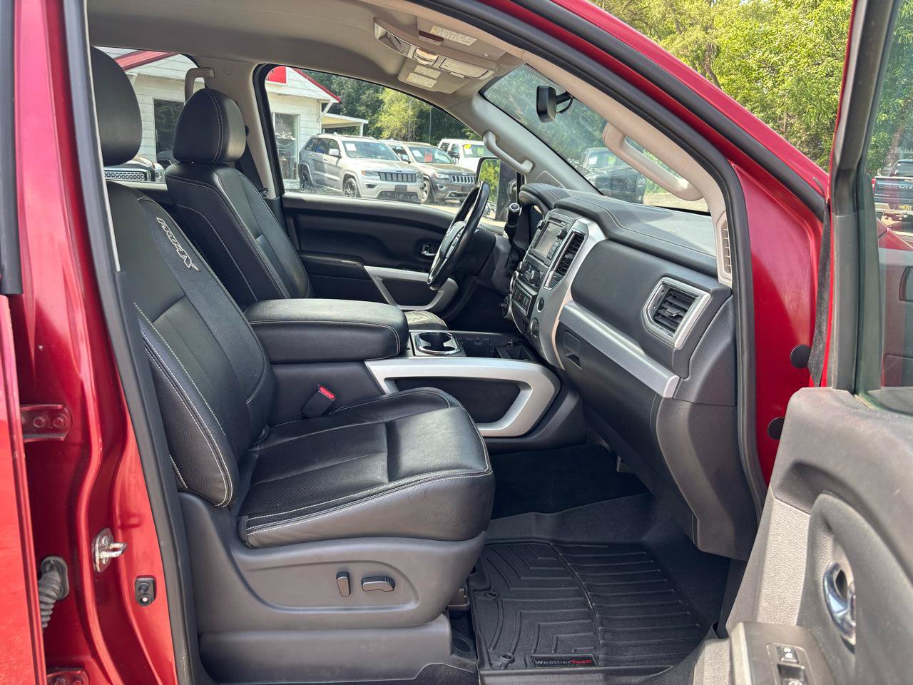 Used 2018 Nissan Titan PRO-4X AWD/4WD image 17