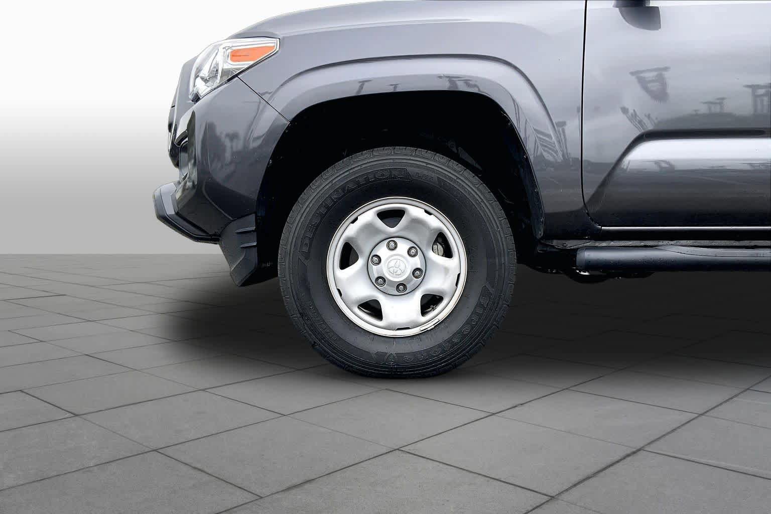 Used 2022 Toyota Tacoma SR w/ SR Convenience Package RWD image 9
