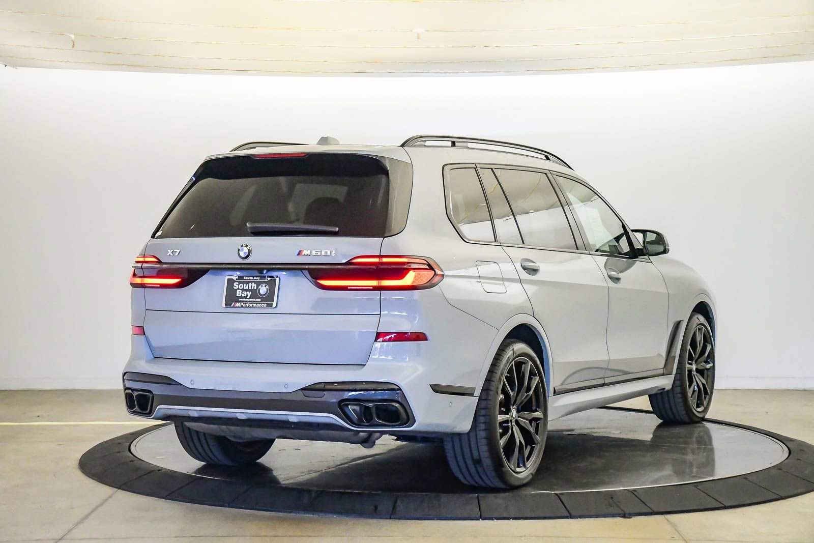 Certified 2024 BMW X7 M60i w/ Executive Package AWD/4WD image 4