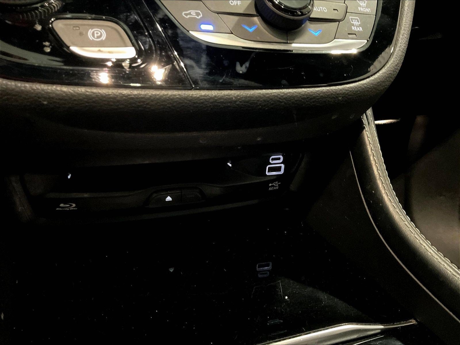 Used 2022 Chrysler Pacifica Limited w/ Uconnect Theater Family Group AWD/4WD image 15