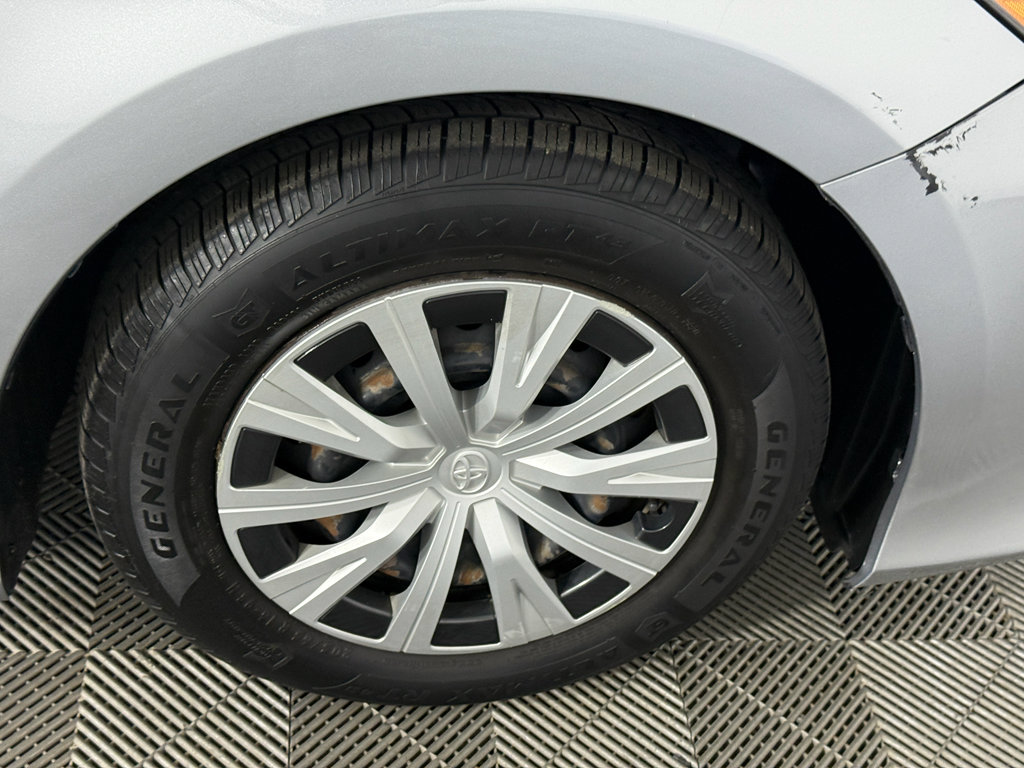 Used 2022 Toyota Camry LE image 8
