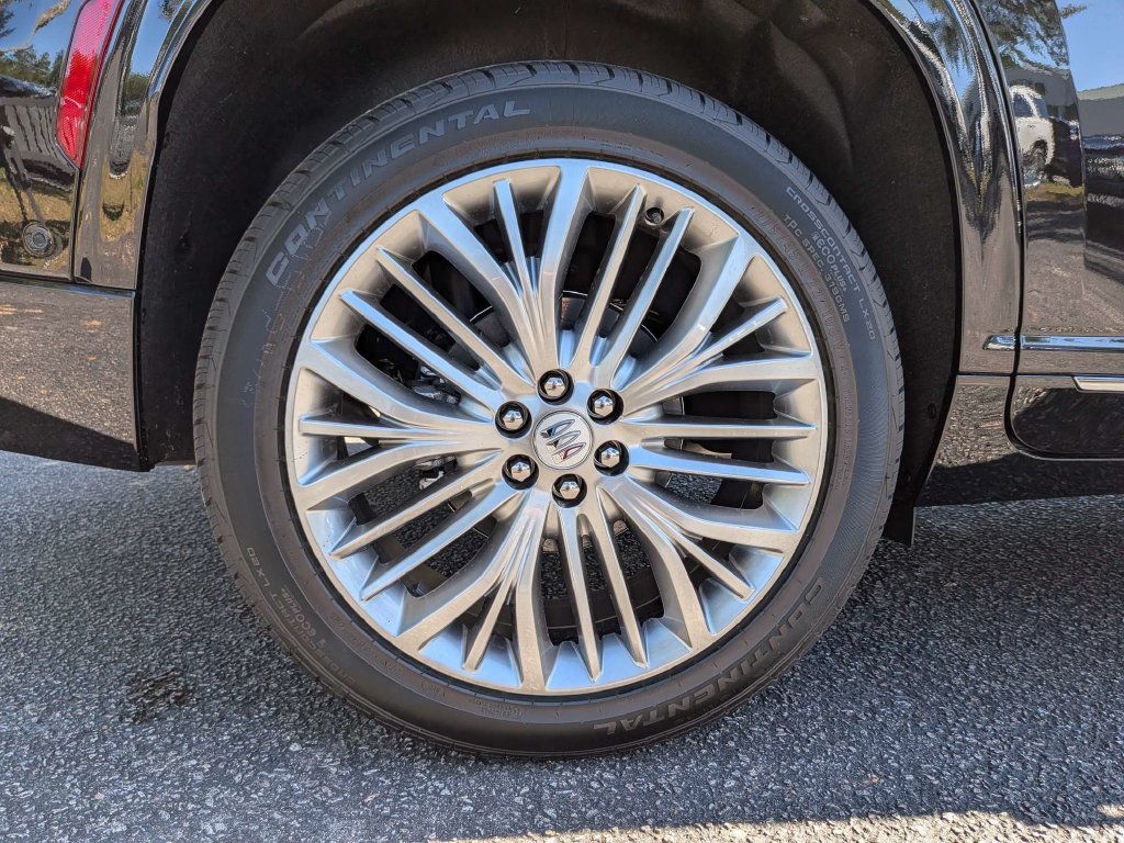 Used 2027 Buick Enclave Avenir w/ LPO, Illumination Package FWD image 11