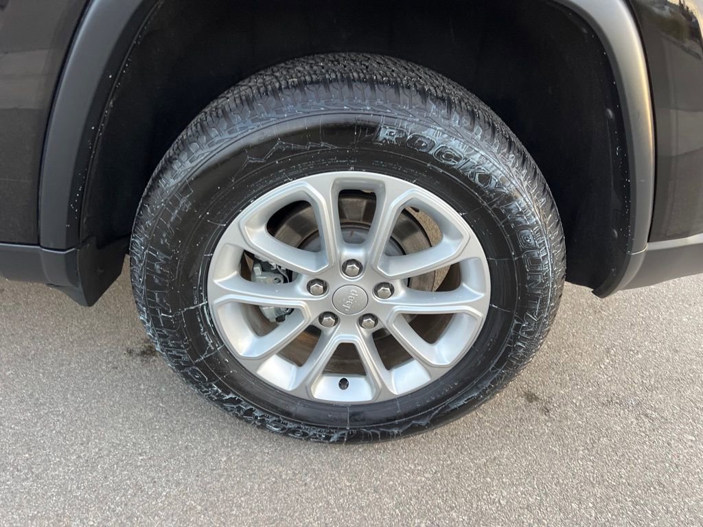 Used 2022 Jeep Grand Cherokee Laredo E image 14