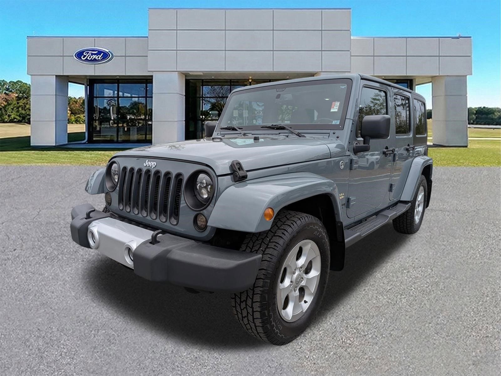 Used 2015 Jeep Wrangler Unlimited Sahara image 4