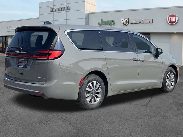 Used 2023 Chrysler Pacifica Touring-L FWD image 7