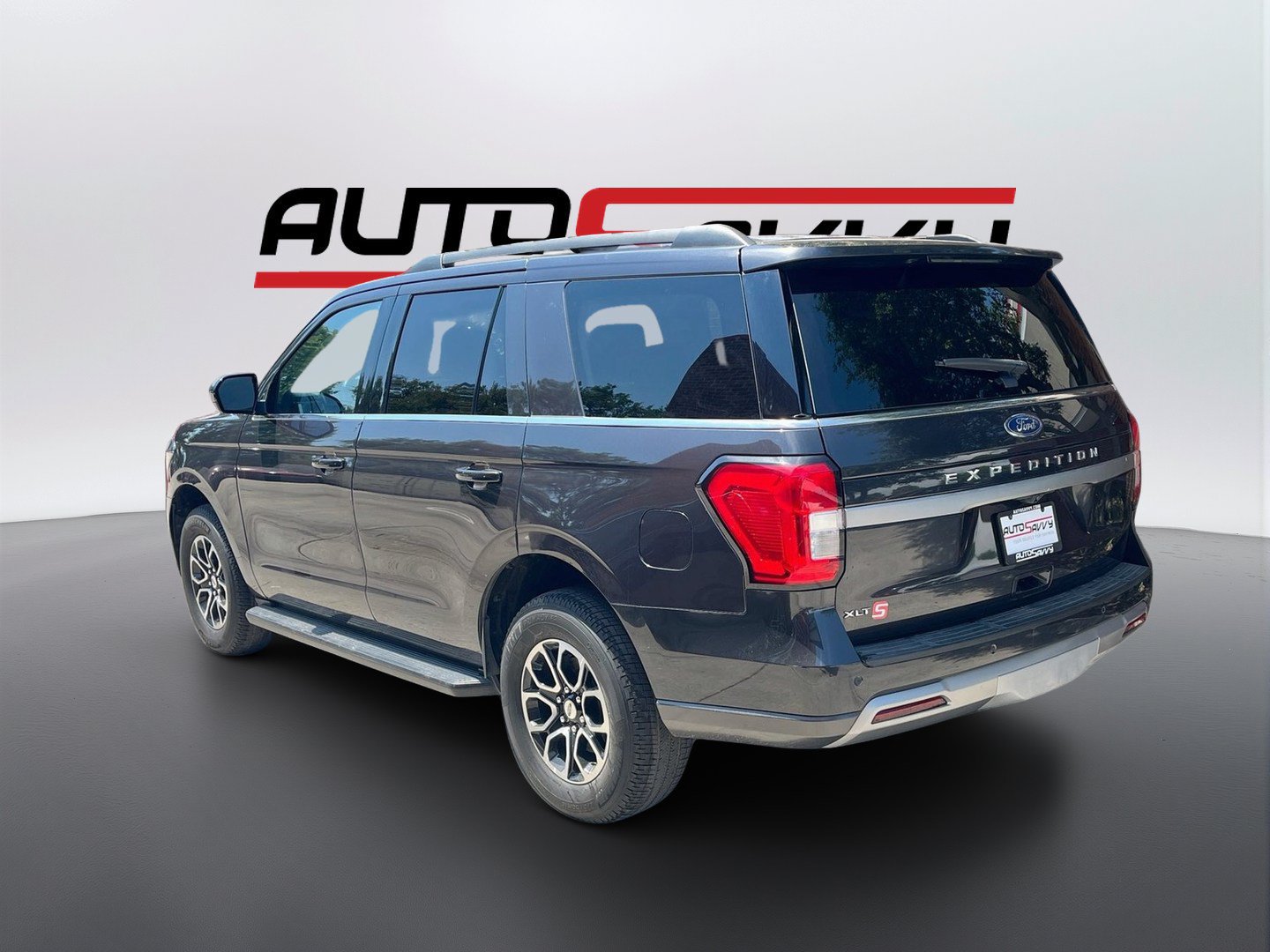 Used 2024 Ford Expedition XLT RWD image 5