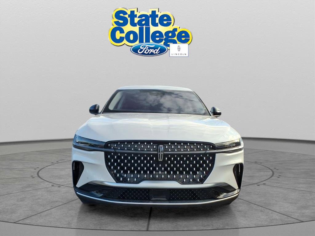 Used 2025 Lincoln Nautilus Premier image 2