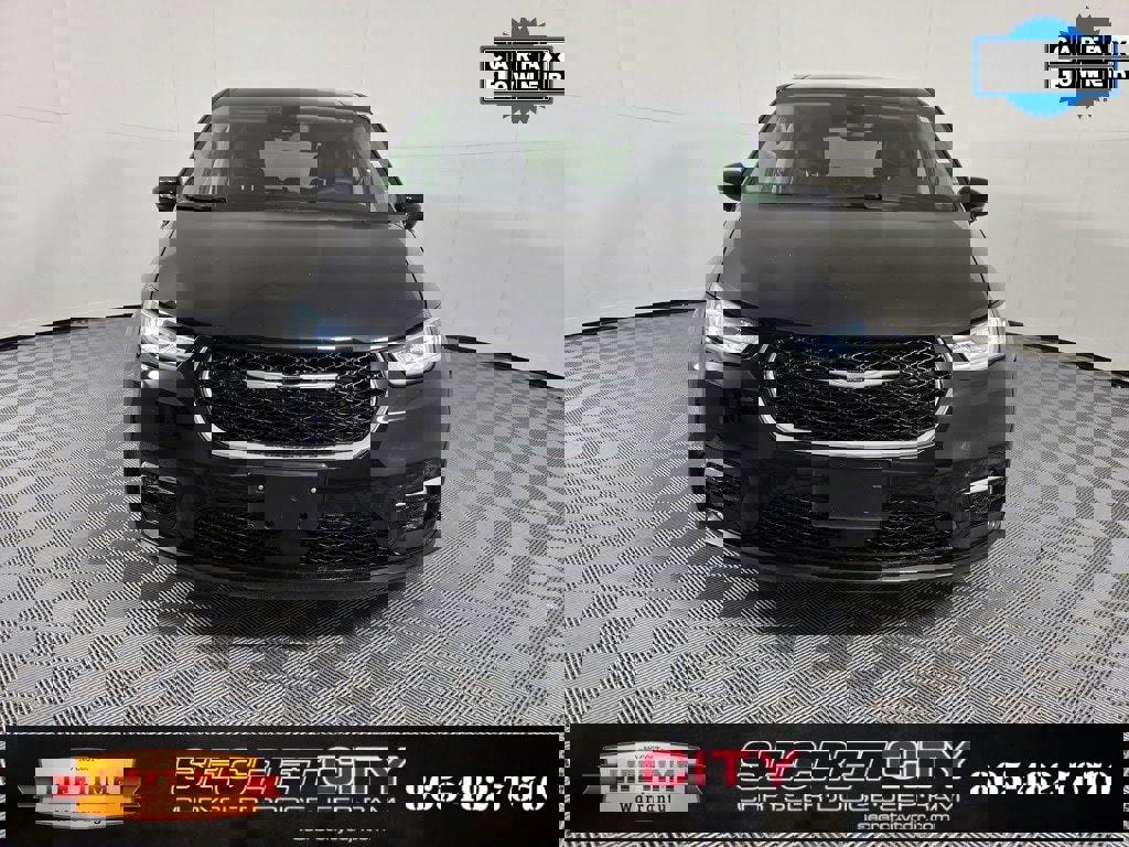 Used 2024 Chrysler Pacifica Touring-L video 2