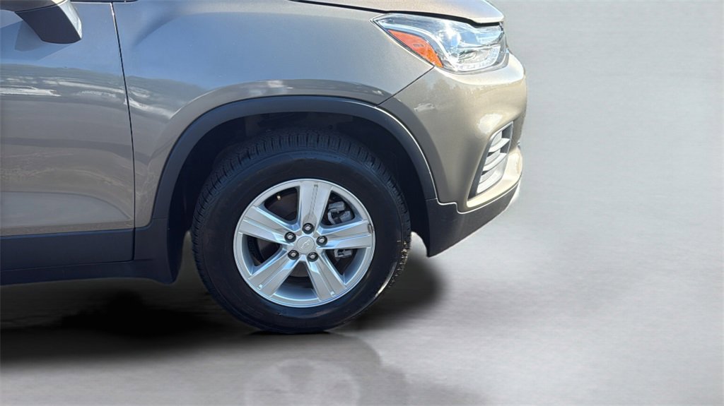 Used 2022 Chevrolet Trax LT w/ Driver Confidence Package image 24