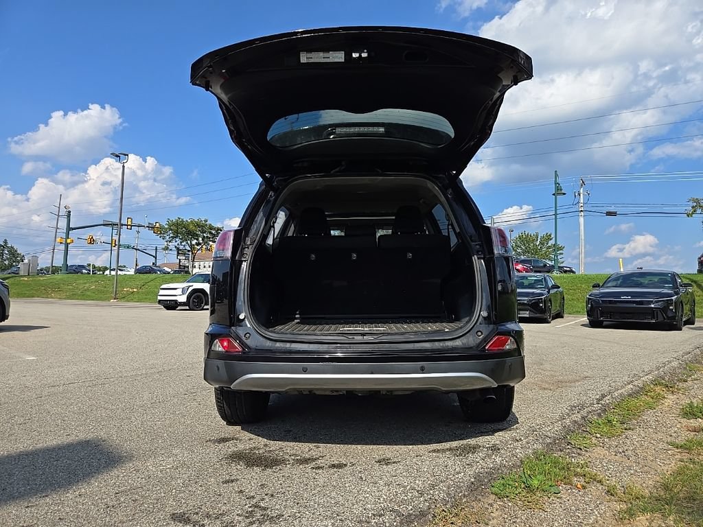 Used 2017 Toyota RAV4 Limited w/ Advanced Technology Package AWD/4WD image 5