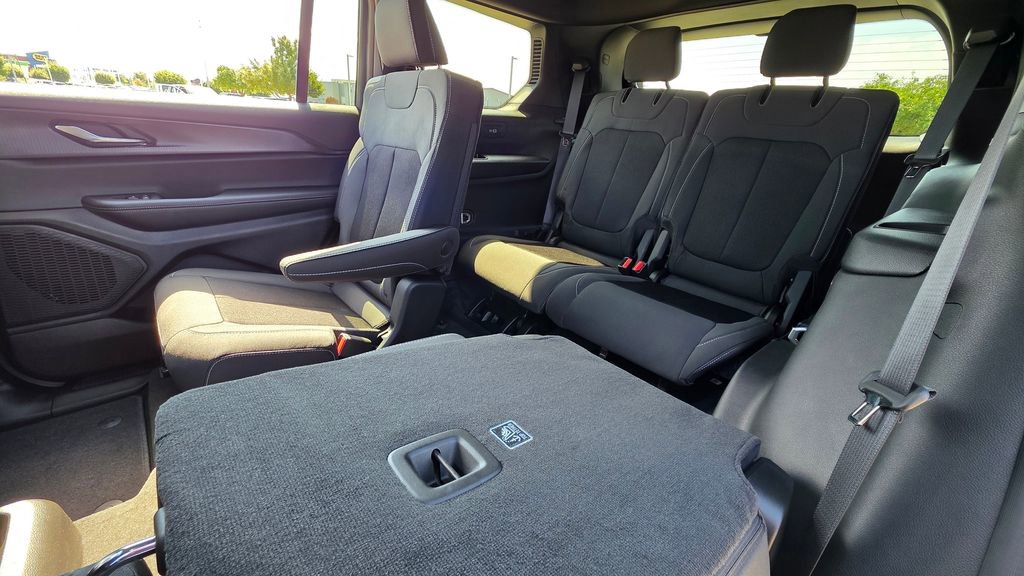 New 2025 Jeep Grand Cherokee L Laredo w/ Luxury Tech Group I image 22