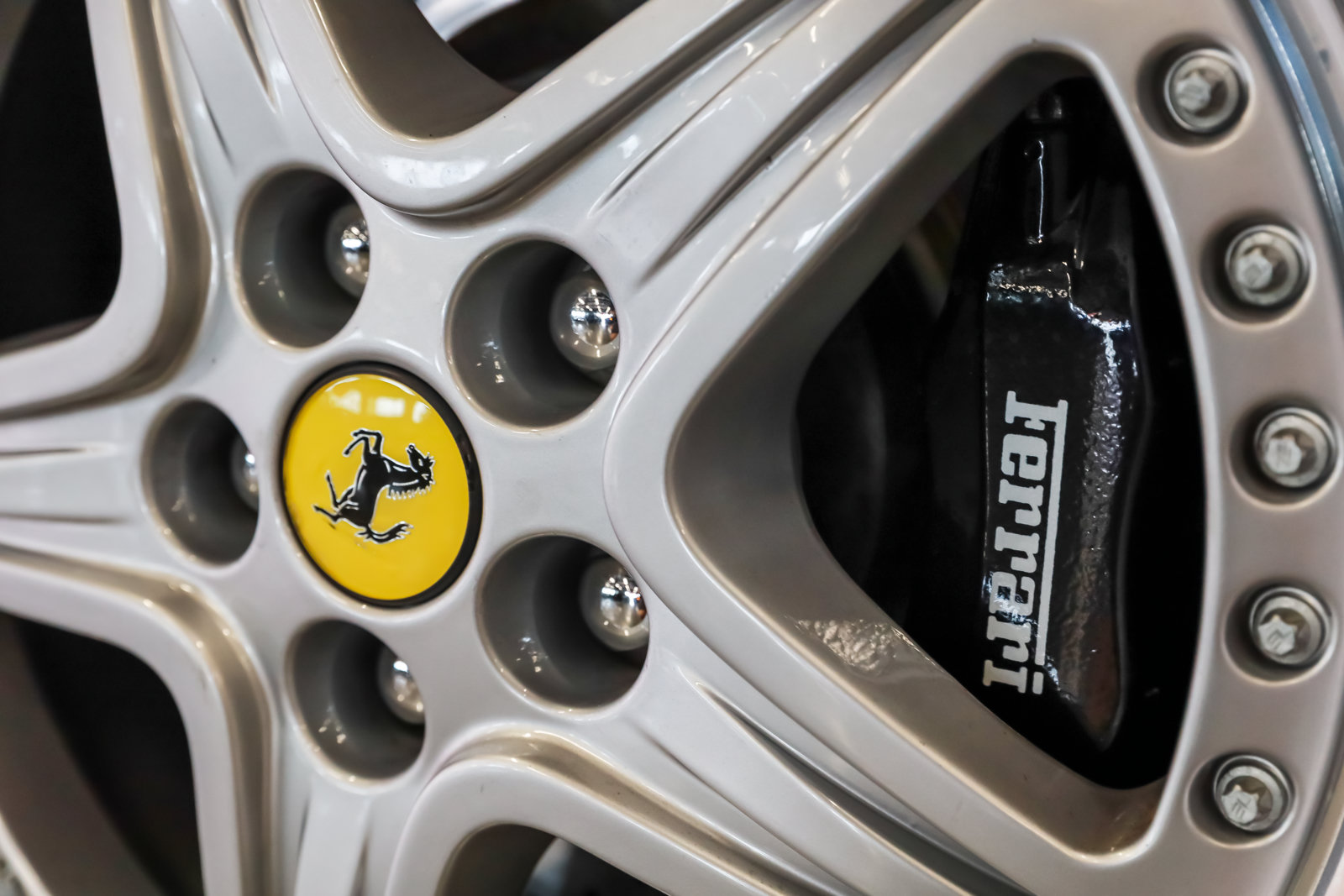 Used 2000 Ferrari 550 Maranello Coupe RWD image 19
