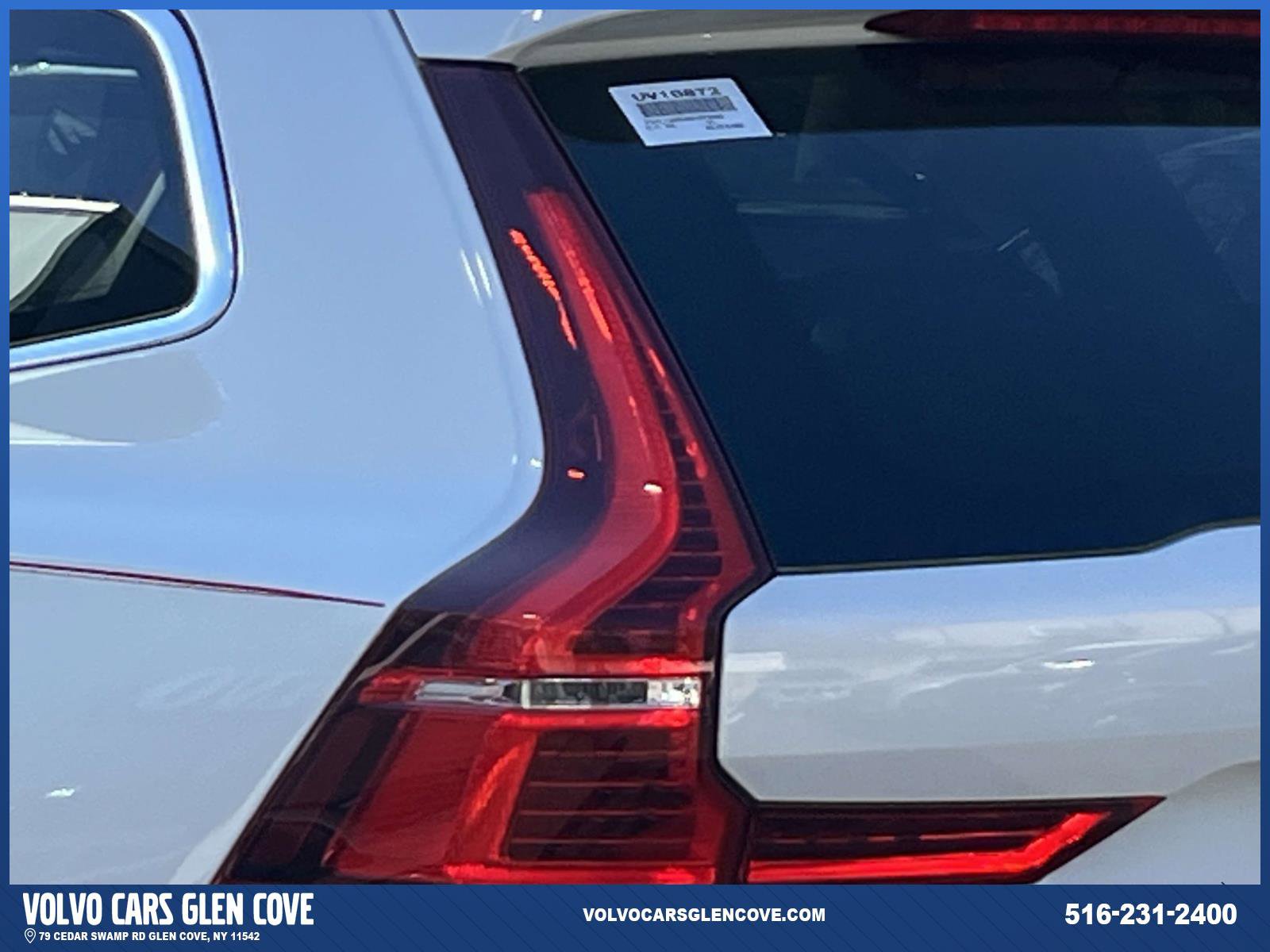 Used 2022 Volvo XC60 B5 Momentum w/ Climate Package image 8