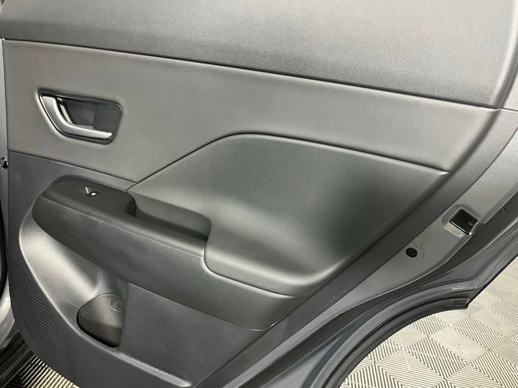 Used 2025 Hyundai Kona Limited image 33