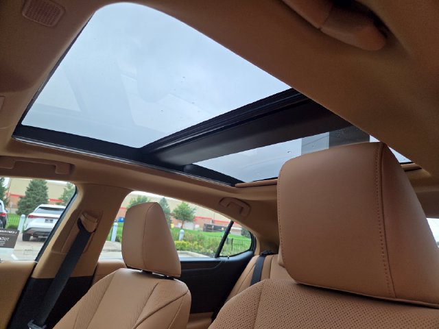 Used 2025 Lexus ES 350 w/ Accessory Package (Z1) FWD image 9