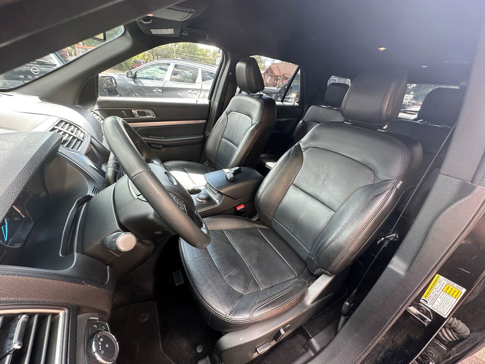 Used 2018 Ford Explorer XLT w/ Equipment Group 202A image 11