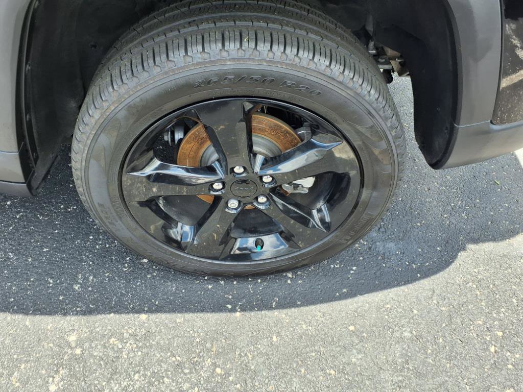 Used 2024 Jeep Grand Cherokee Limited w/ Black Appearance Package image 7