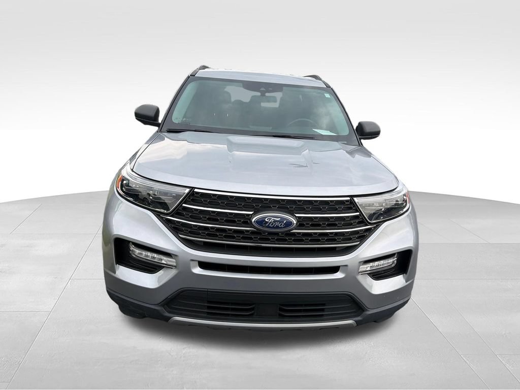 Used 2022 Ford Explorer XLT w/ Equipment Group 202A RWD image 8