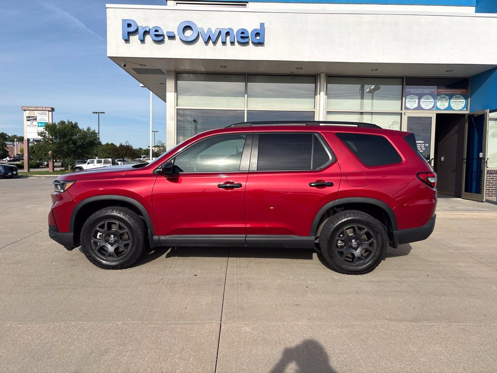 Certified 2025 Honda Pilot TrailSport image 8