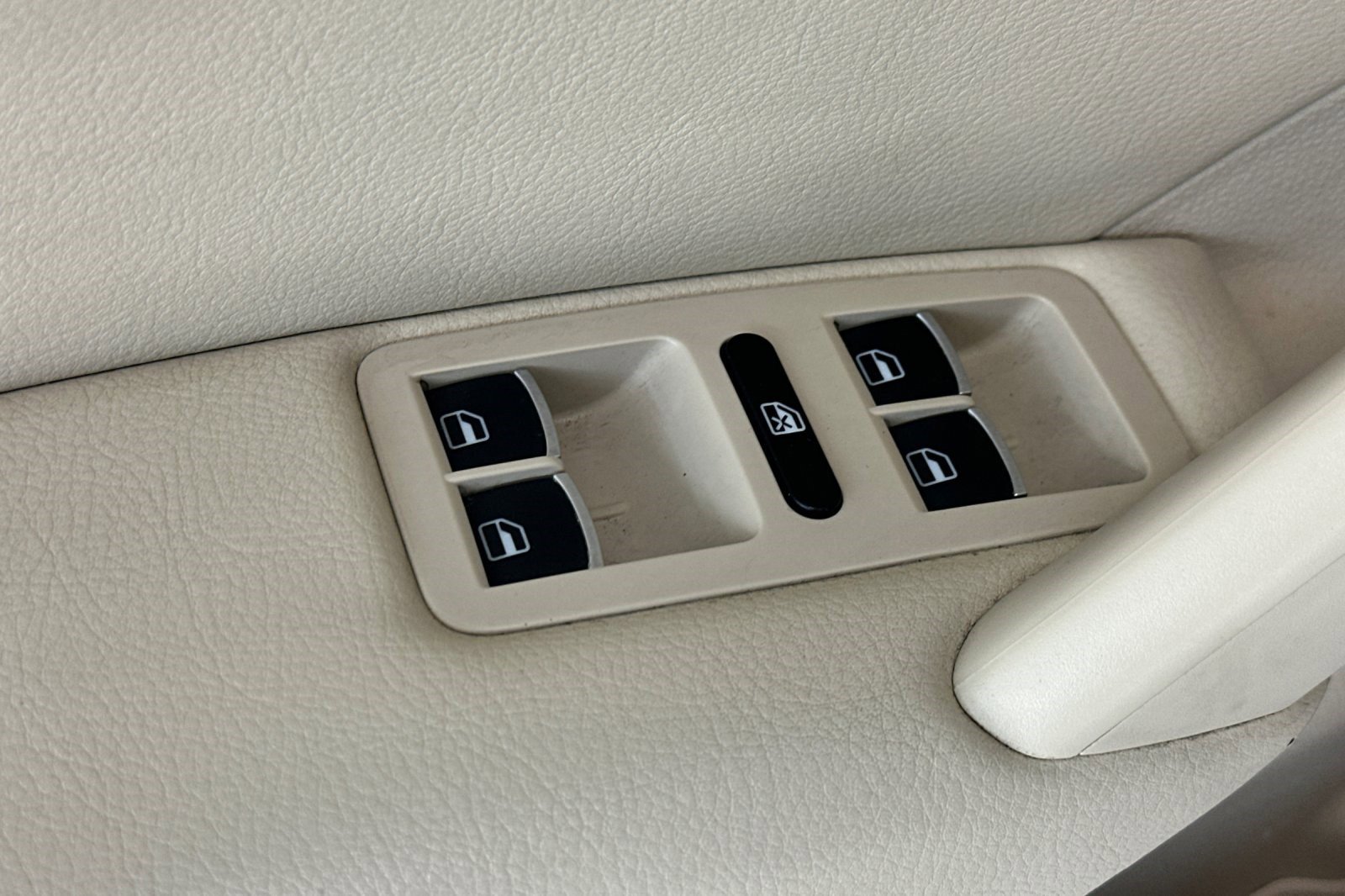 Used 2013 Volkswagen Passat TDI SEL Premium image 14