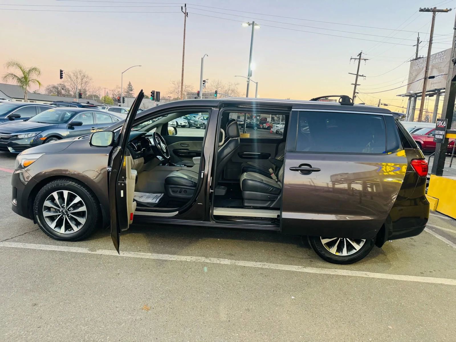 Used 2016 Kia Sedona SX image 15