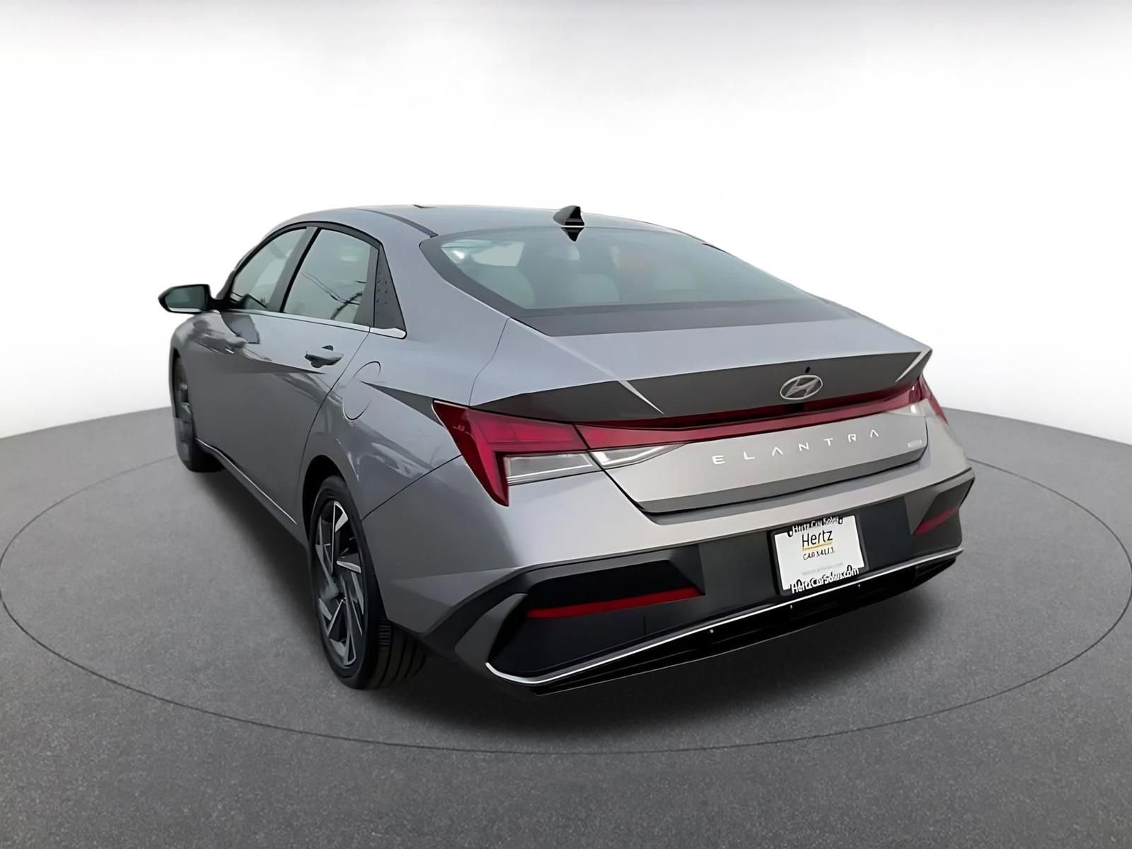 Used 2025 Hyundai Elantra Limited image 11