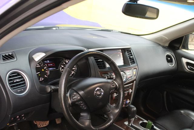 Used 2019 Nissan Pathfinder Platinum AWD/4WD image 11