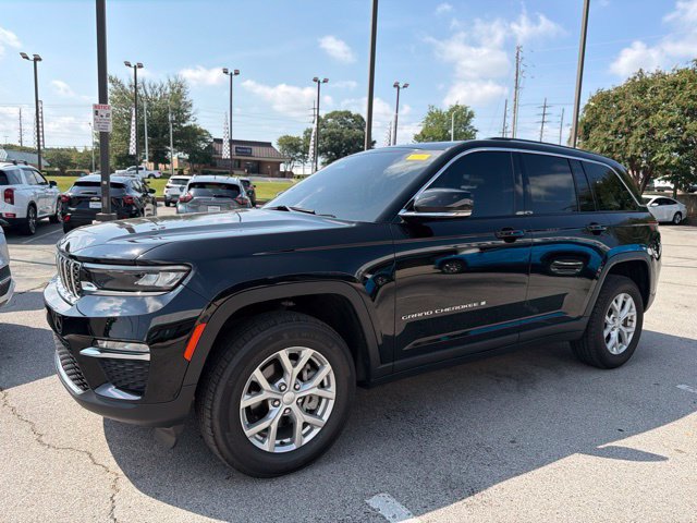 Used 2023 Jeep Grand Cherokee Limited AWD/4WD image 7