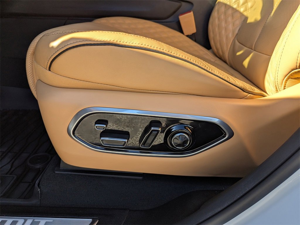 Used 2025 Jeep Grand Cherokee Summit w/ Obsidian Package image 13