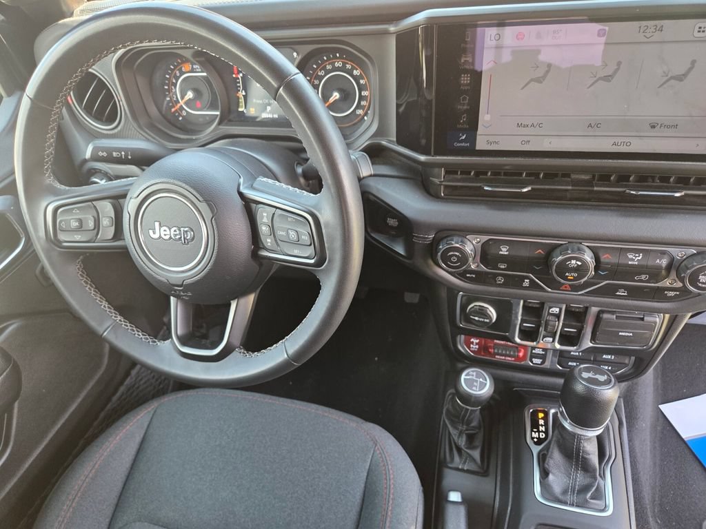 Used 2025 Jeep Wrangler Unlimited Rubicon AWD/4WD image 28